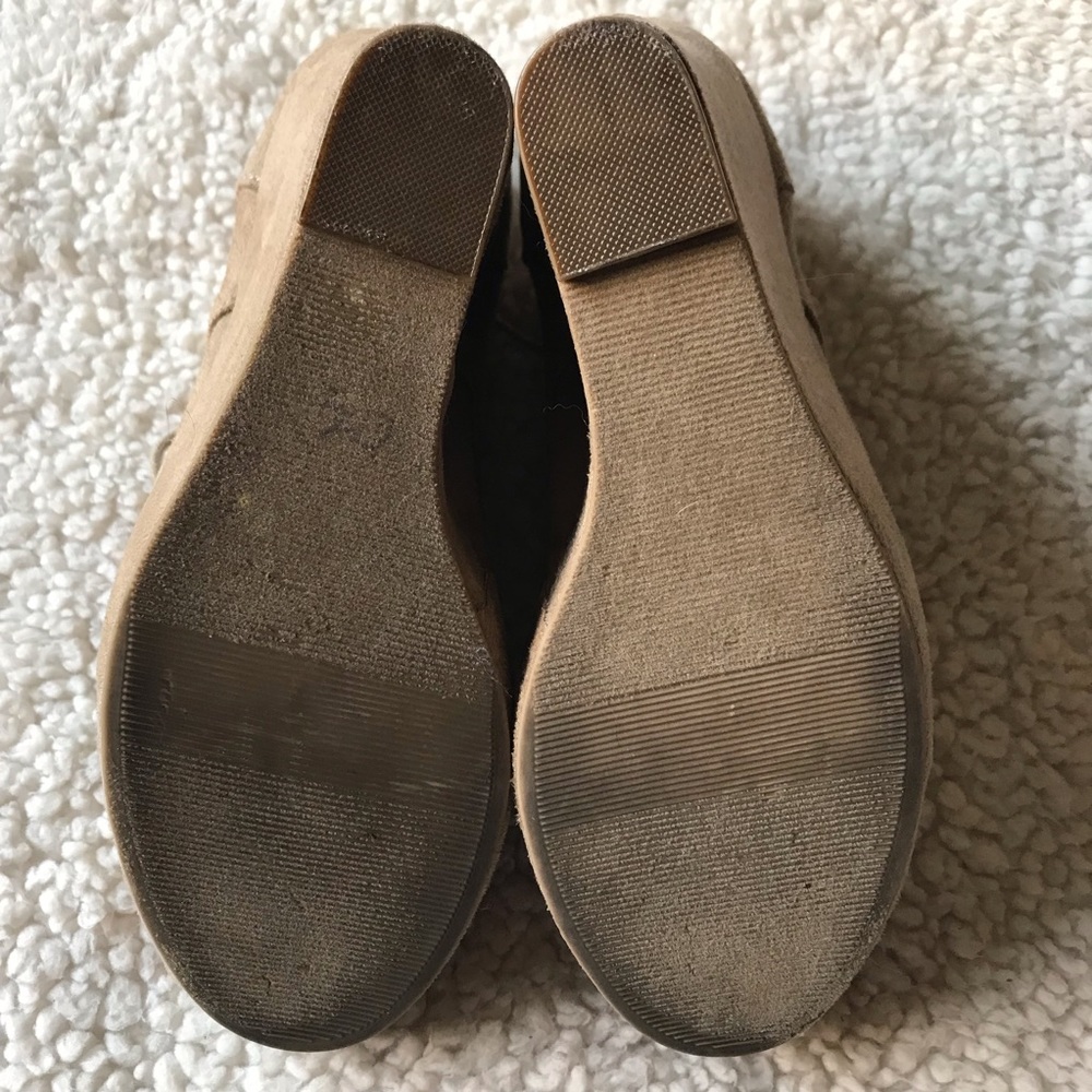 SOLD Beige wedges - Picture 4 of 4